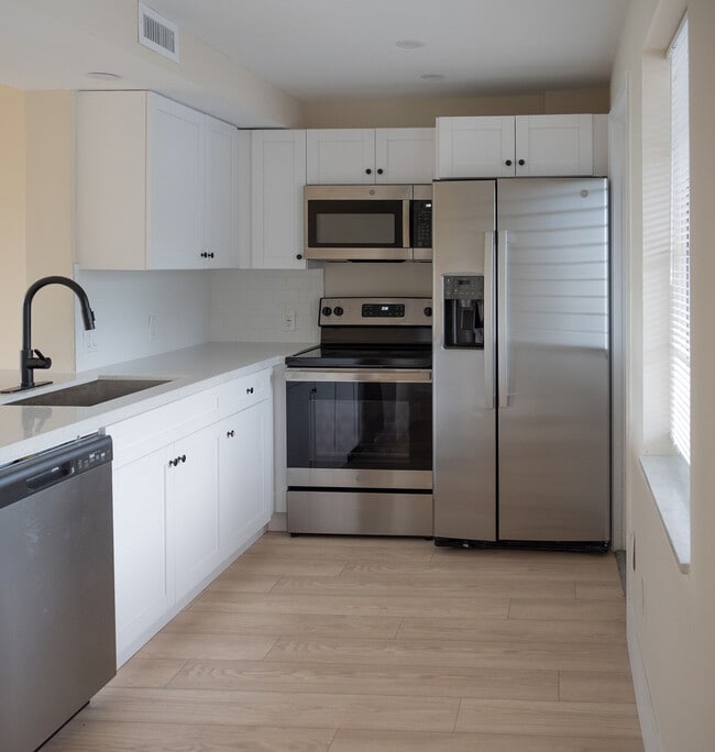 Building Photo - 3001 S Course Dr