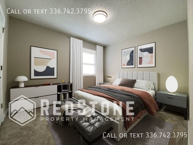 Building Photo - 2 Bedroom, 1.5 Bath - Townhome