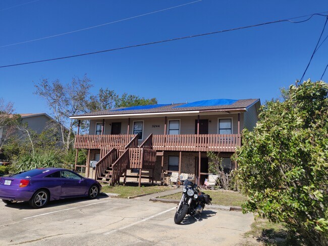Foto del edificio - 3244 Redwood Ln