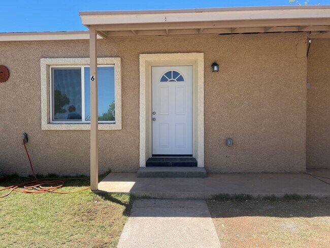 Frente - 1001 Elledge Dr