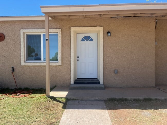 Front - 1001 Elledge Dr