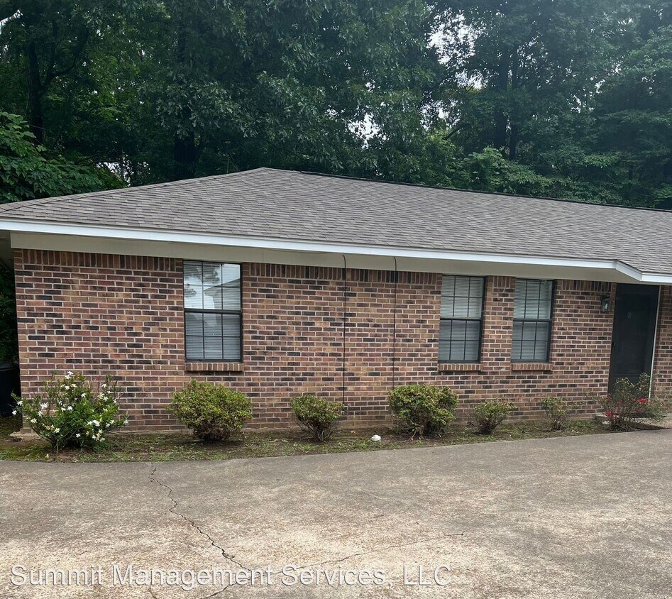 2 br, 1 bath House 1400C Chickasaw House Rental in Oxford, MS