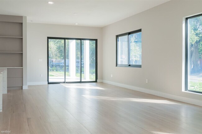 Building Photo - 4 br, 3.5 bath House - 1937 East Marks Street