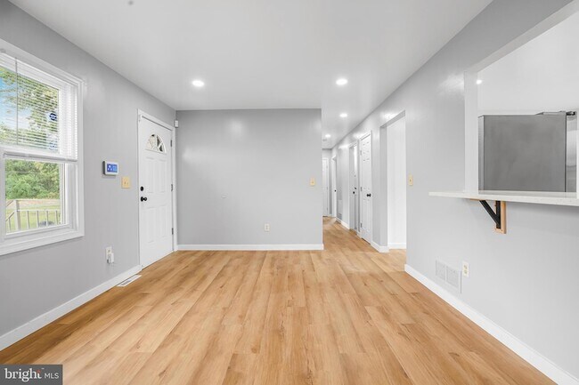 Building Photo - 22041 Neal Rd