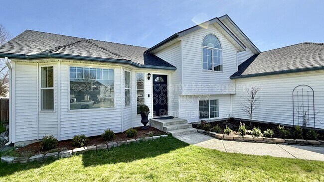 Foto del edificio - 8061 N Ainsworth Dr