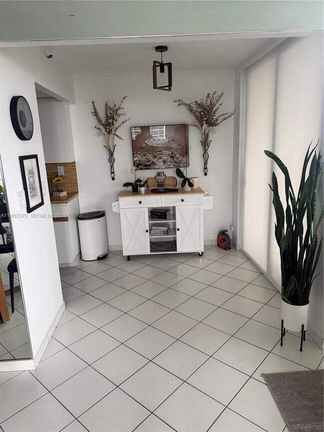 Foto del edificio - 2555 Collins Ave