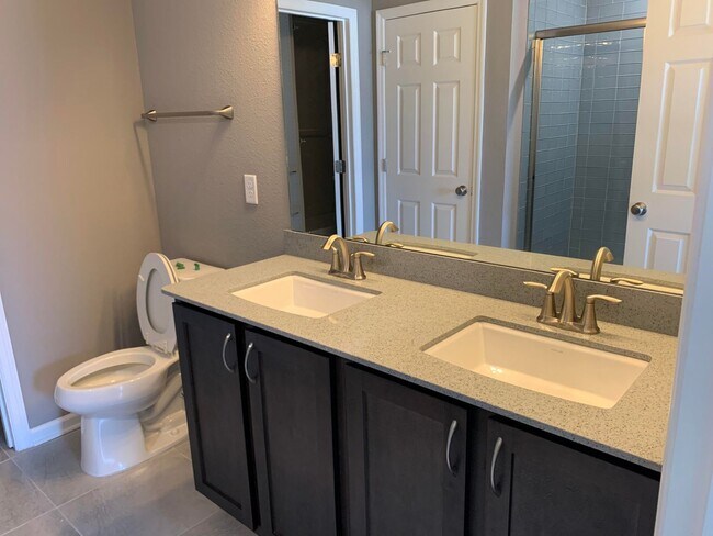 Foto del edificio - Beautiful 3 Bedroom, 2 Bath Home in the He...