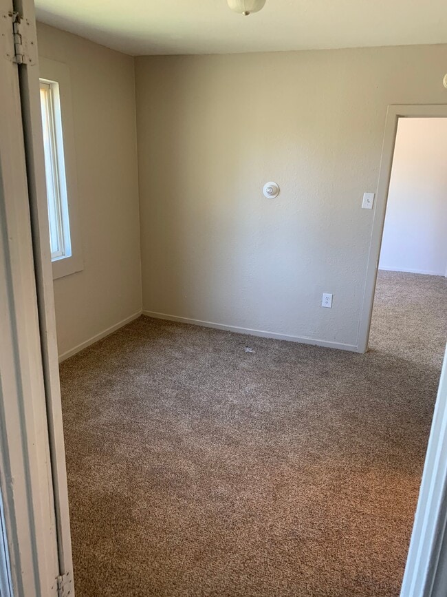 Foto del edificio - 802 Brigham Ave