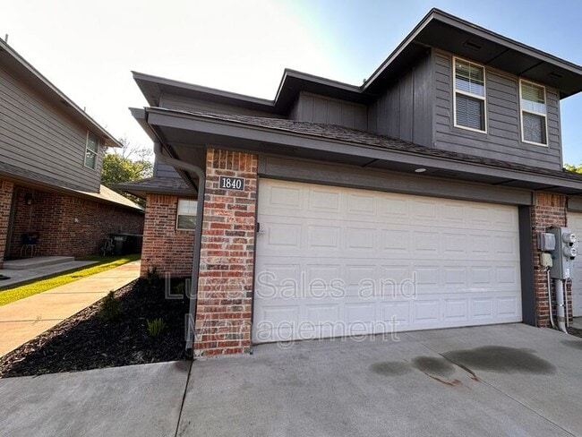 Building Photo - 1840 Casitas Cir