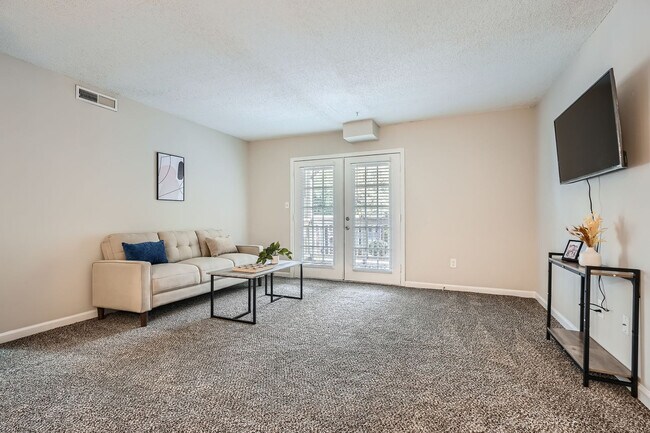 Building Photo - 1800 Lantern Ridge Dr