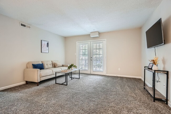 Building Photo - 1800 Lantern Ridge Dr