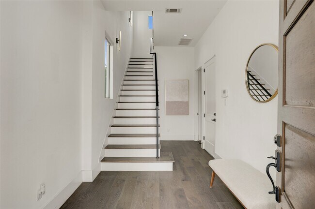 Foto del edificio - 315 E 2nd St