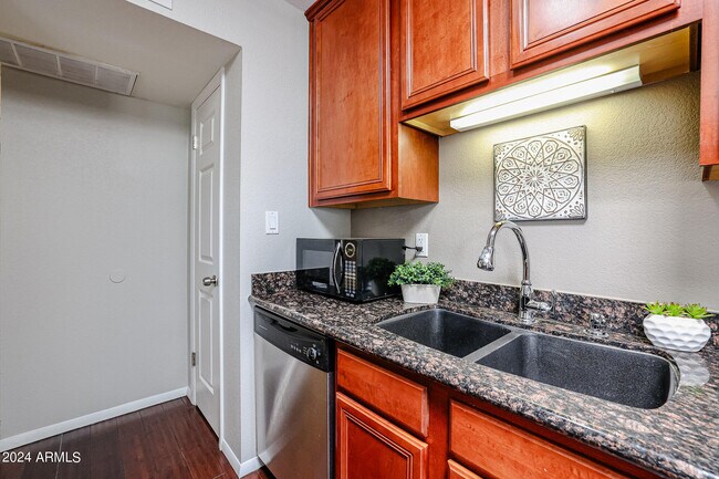 Foto del edificio - 4419 N 27th St