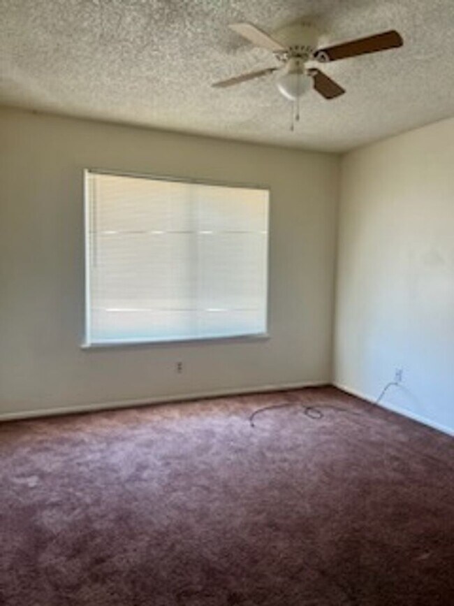 Foto del edificio - 3 Bedroom 2 Bathrooms House w/Pool- Availa...