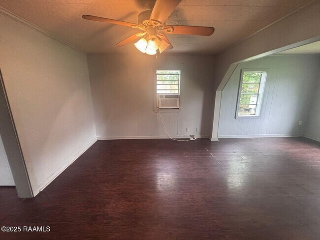 Foto del edificio - 9123 Cameron St
