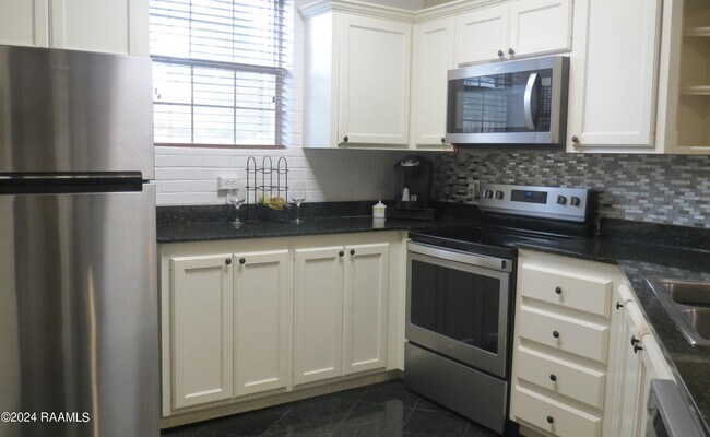 Building Photo - 213 Bendel Rd