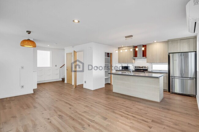 Building Photo - 4751 Delridge Way SW