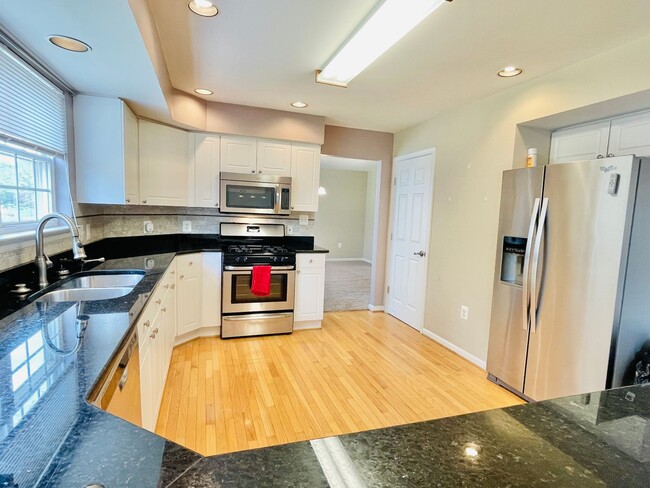 Foto del edificio - HUGE HOME - STAFFORD LAKES VILLAGE