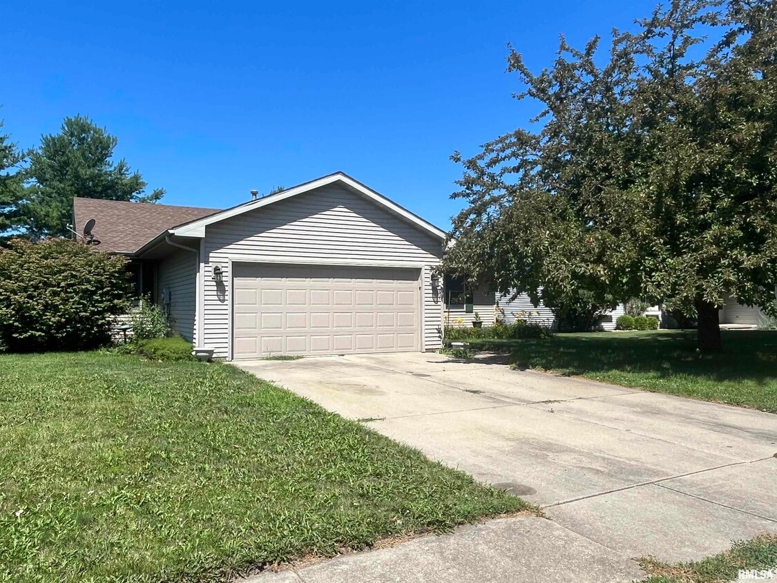 Primary Photo - 205 Appomattox Dr
