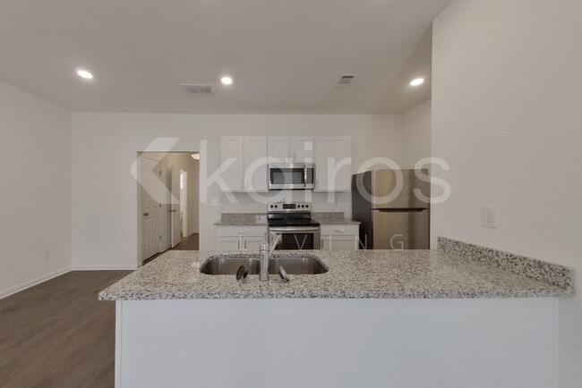 Foto del edificio - 215 Long Is Dr