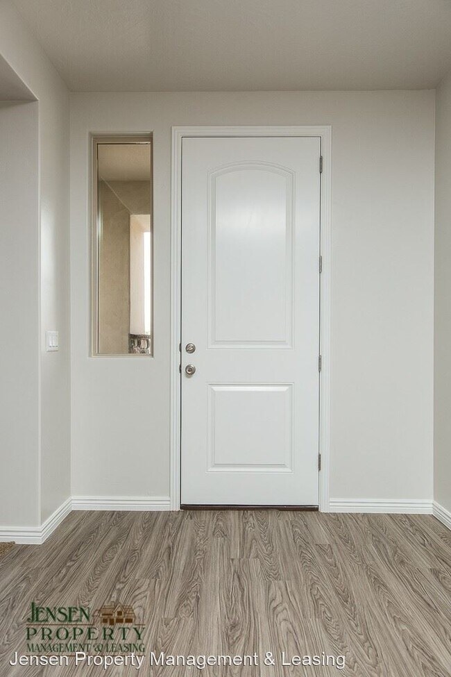 Foto del edificio - 6 br, 3.5 bath House - 3324 East Tanoak