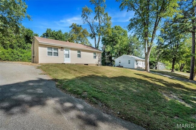 Building Photo - 2809 S River Rd