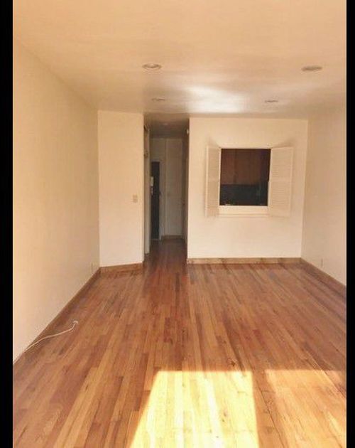 Primary Photo - 528 E 85th St