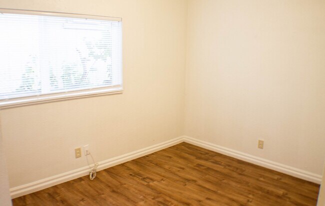 Foto del edificio - Berg- TriPlex on Lee St SE #10095