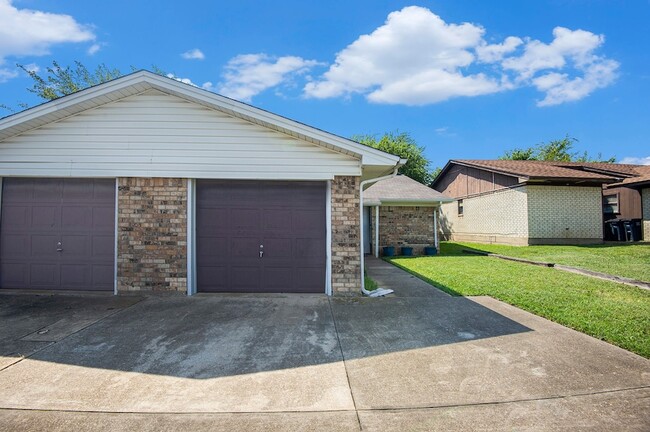 Photo - 6819 W Cleburne Road Unit Apartment
