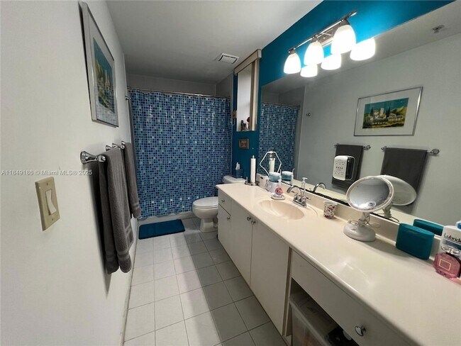 Foto del edificio - 6520 NW 114th Ave