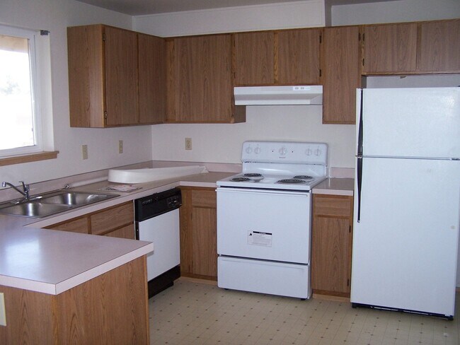Foto del edificio - Lower Level 2 Bed/1 Bath Apartment Near St...