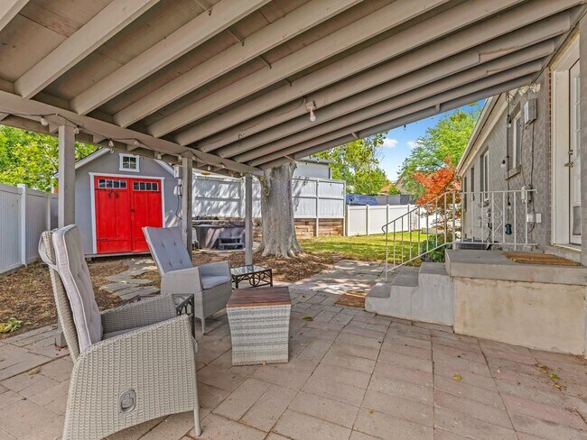 Building Photo - 1795 Gundersen Ln S