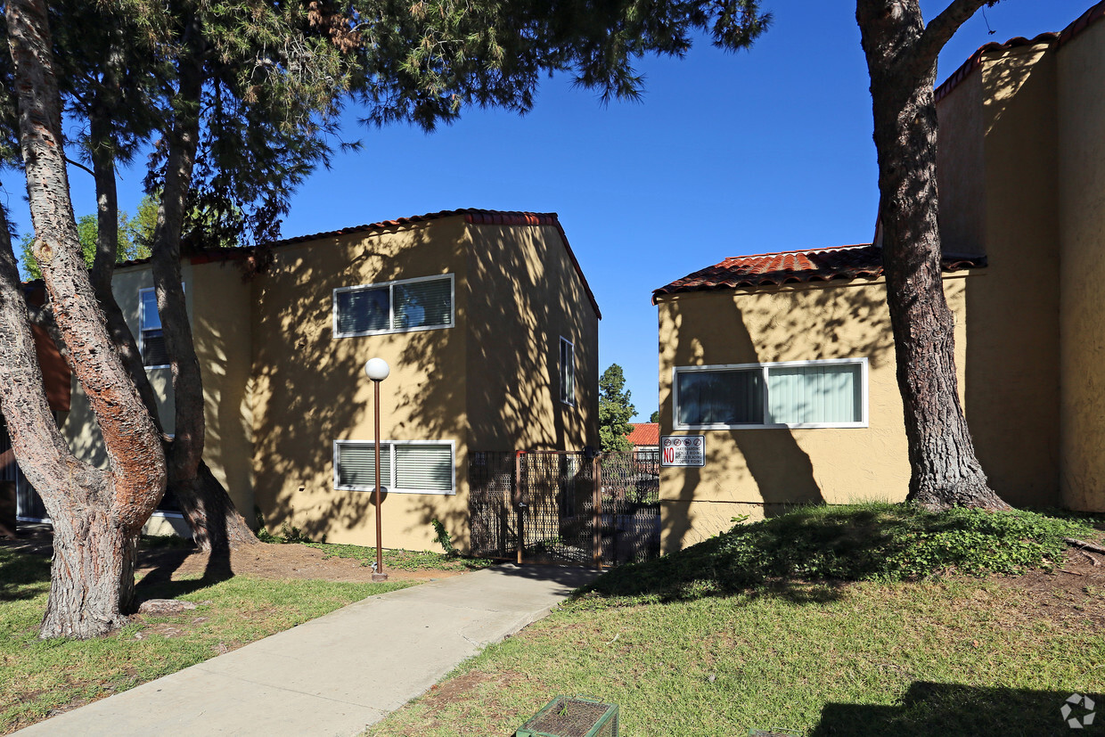 Primary Photo - Alta Vista Apartments