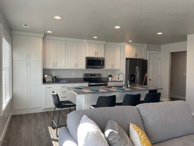 Building Photo - 4067 S 2800 W