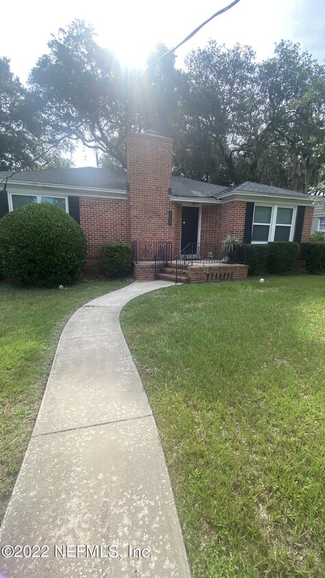 Primary Photo - 1321 Holmesdale Rd