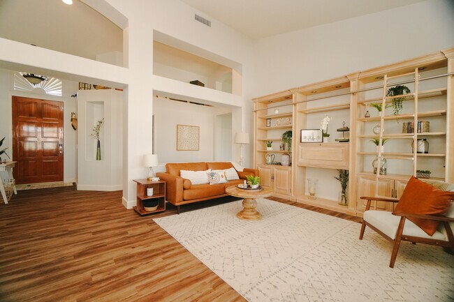 Building Photo - 5514 E Karen Dr