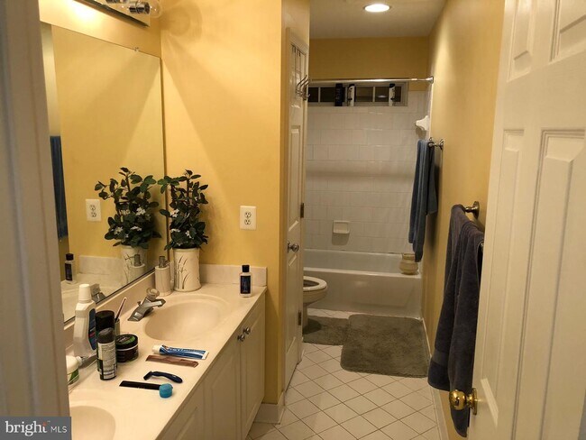 Building Photo - 6239 Willowfield Way