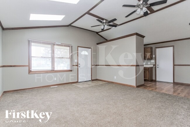 Building Photo - 2102 E Edgewood Ave