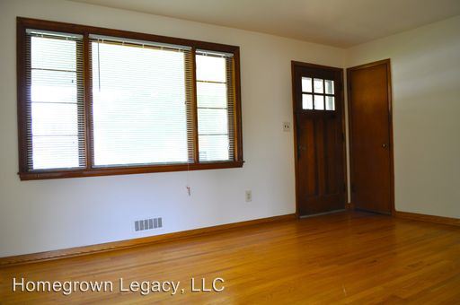 Building Photo - 5013 Mineola Rd