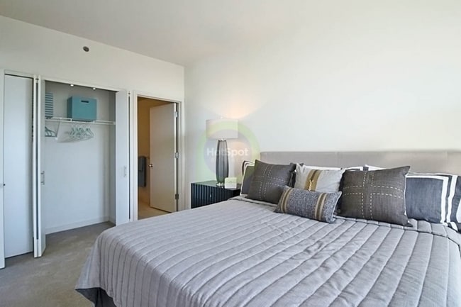 Photo - 900 W Huron St Apartment