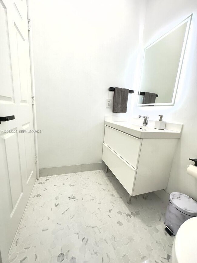Foto del edificio - 721 NW 170th Terrace