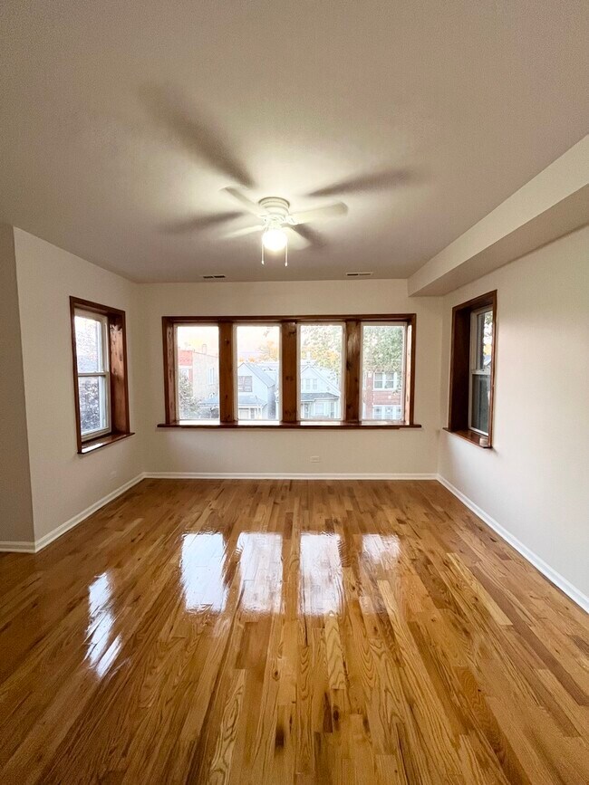 Building Photo - 1530 N Avers Ave