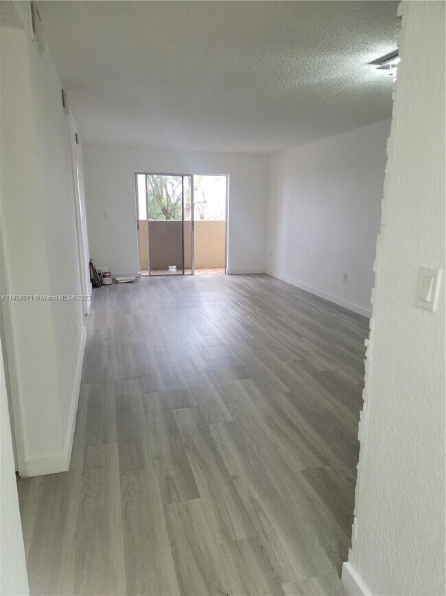 Building Photo - 2735 W 52nd St