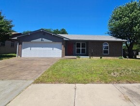Building Photo - 1345 Columbia Cir