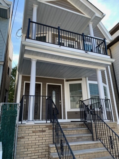 Building Photo - 245 Jewett Ave