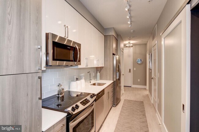 Building Photo - 145 Riverhaven Dr