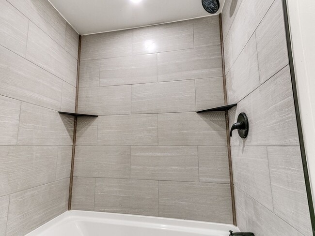 Building Photo - 4 Bed Cozy Home