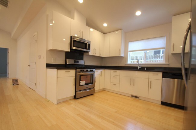 Building Photo - 315 Orchard Ave