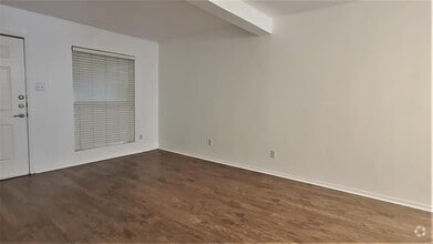 Building Photo - 2021 Bluebonnet Ln