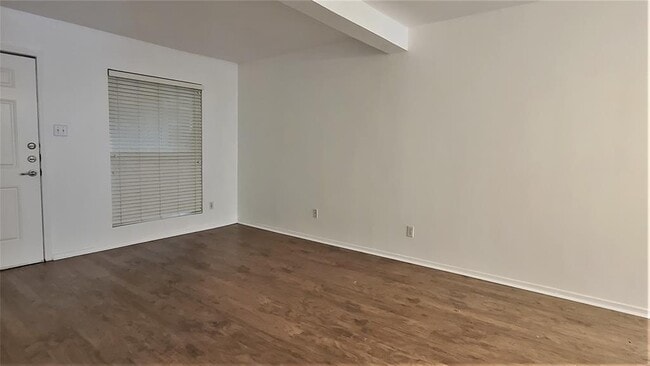 Building Photo - 2021 Bluebonnet Ln